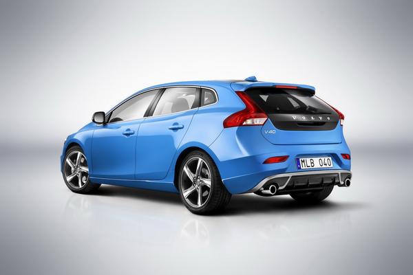 Стала известна стоимость новых моделей Volvo V40